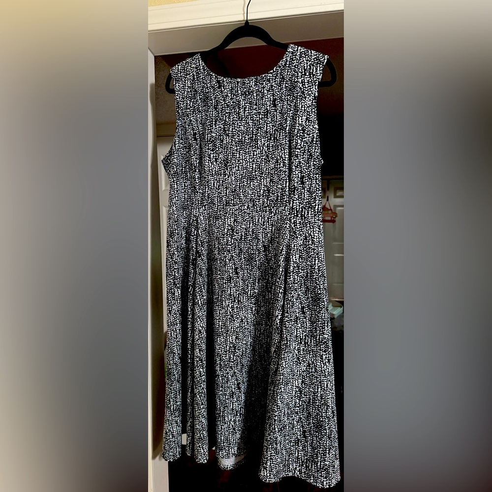 Calvin Klein Woman’s Size 16 Black& White Swing dress with pockets.